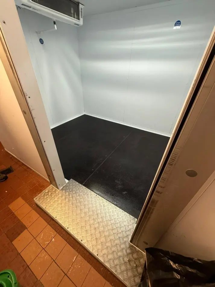 Cold room refurbishment with temporary refrigerated trailer hire